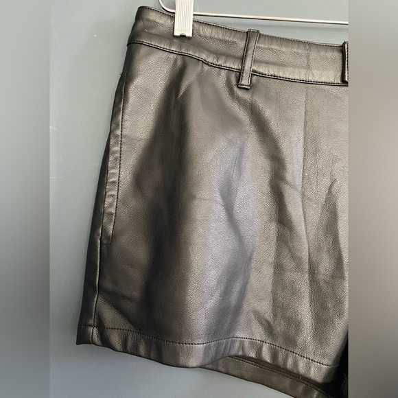 NWOT Asos Design Black Faux Leather Vegan Shorts Sz 36 - Picture 4 of 10